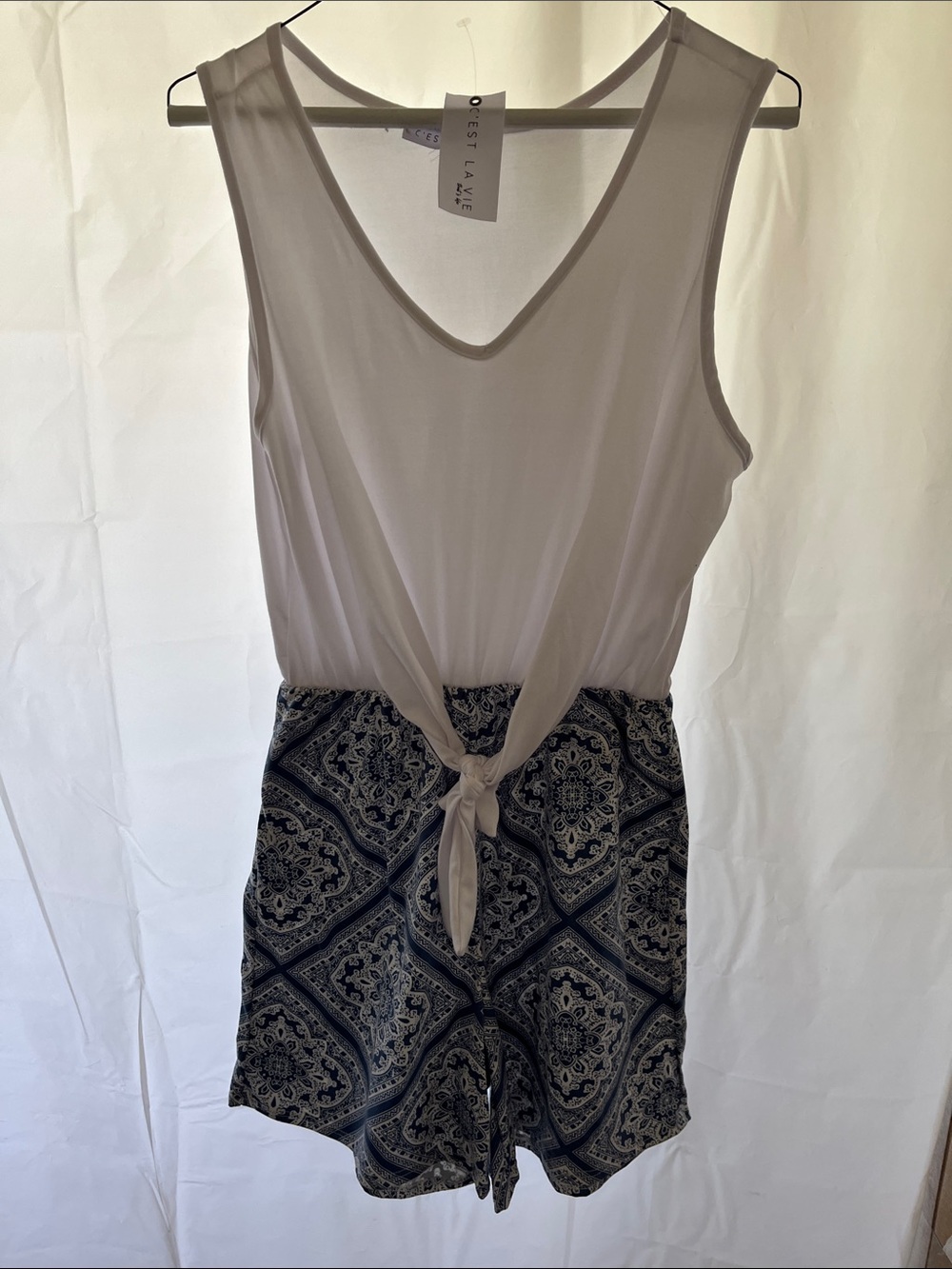 Sleeveless Tie-Front or ties in back Romper with Paisley Print. One piece New